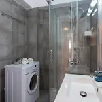 Modern Bursting With Style In דירה