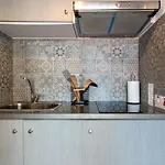 Modern Bursting With Style In דירה