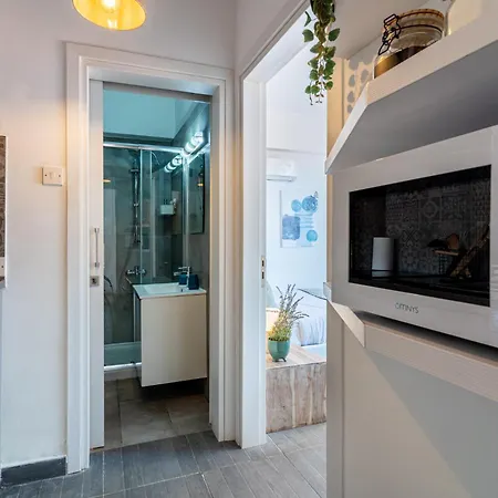 Modern Bursting With Style In Apartament Larnaca