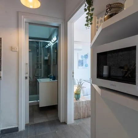Modern Bursting With Style In Apartment Larnaca